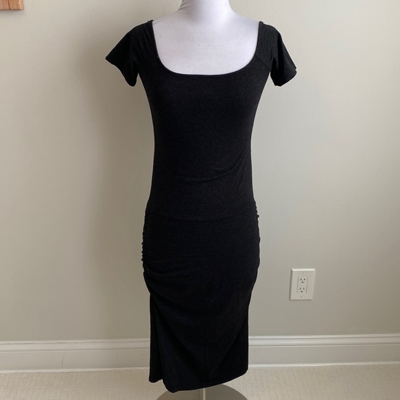 Monrow Dresses & Skirts - Monrow Charcoal Side Ruched Midi Dress